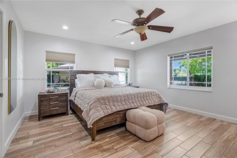 House in Miami, Florida 3 bedrooms, 233.37 sq.m. № 1671114 - photo 9