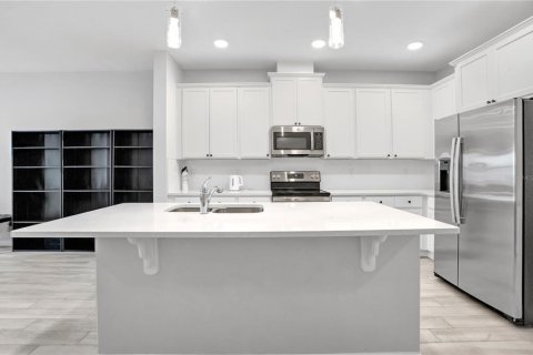 Touwnhouse à vendre à Oviedo, Floride: 3 chambres, 171.5 m2 № 2342418 - photo 6