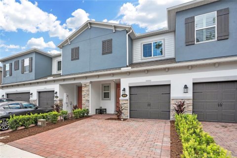 Touwnhouse à vendre à Oviedo, Floride: 3 chambres, 171.5 m2 № 2342418 - photo 2