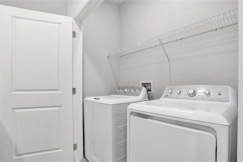 Touwnhouse à vendre à Oviedo, Floride: 3 chambres, 171.5 m2 № 2342418 - photo 25