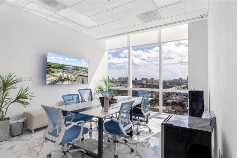 Propiedad comercial en venta en Miami, Florida № 2252740 - foto 10