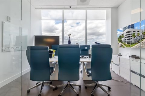 Propiedad comercial en venta en Miami, Florida № 2252740 - foto 14