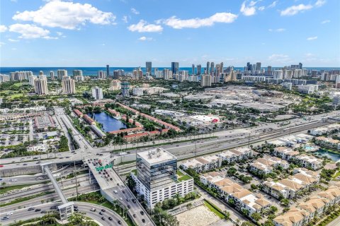 Propiedad comercial en venta en Miami, Florida № 2252740 - foto 8