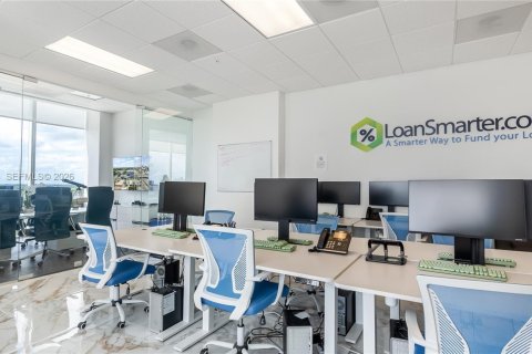 Propiedad comercial en venta en Miami, Florida № 2252740 - foto 11