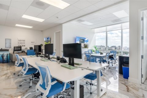 Propiedad comercial en venta en Miami, Florida № 2252740 - foto 4