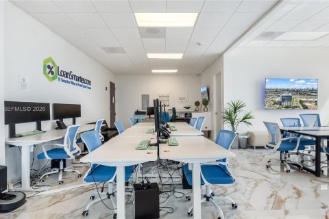 Propiedad comercial en venta en Miami, Florida № 2252740 - foto 5