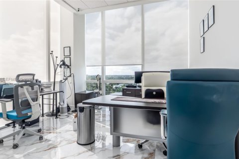 Propiedad comercial en venta en Miami, Florida № 2252740 - foto 18