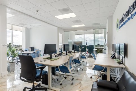 Propiedad comercial en venta en Miami, Florida № 2252740 - foto 26