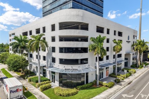 Propiedad comercial en venta en Miami, Florida № 2252740 - foto 2