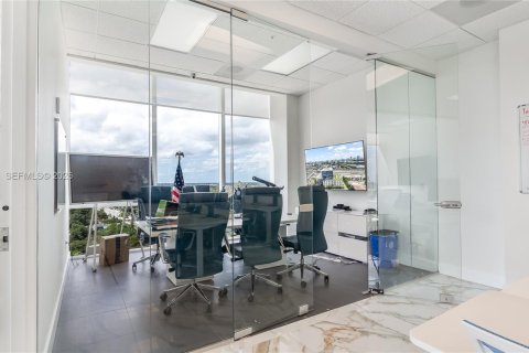 Propiedad comercial en venta en Miami, Florida № 2252740 - foto 12