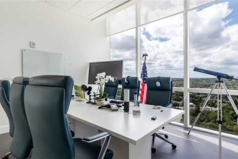 Propiedad comercial en venta en Miami, Florida № 2252740 - foto 7