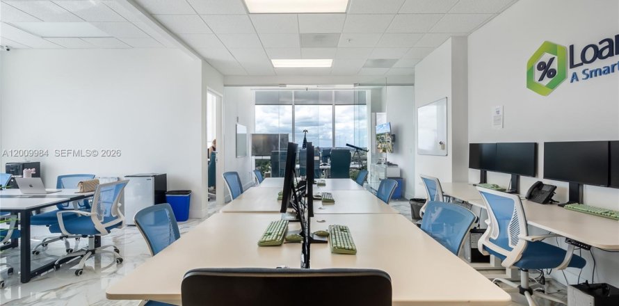 Propiedad comercial en Miami, Florida № 2252740
