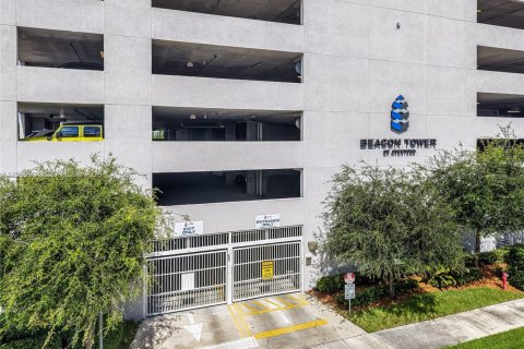 Propiedad comercial en venta en Miami, Florida № 2252740 - foto 28