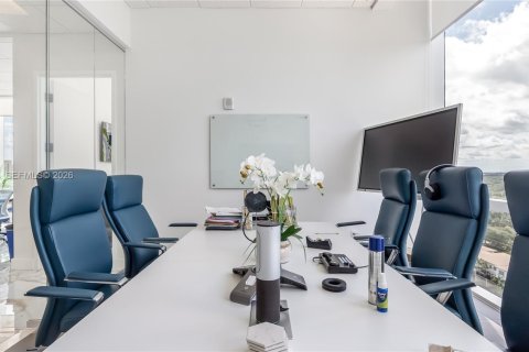 Propiedad comercial en venta en Miami, Florida № 2252740 - foto 13