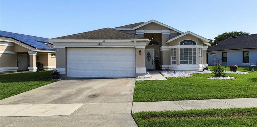 House in Orlando, Florida 3 bedrooms, 130.62 sq.m. № 2287711