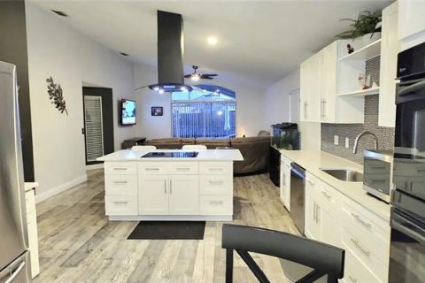 House in Orlando, Florida 3 bedrooms, 130.62 sq.m. № 2287711 - photo 13