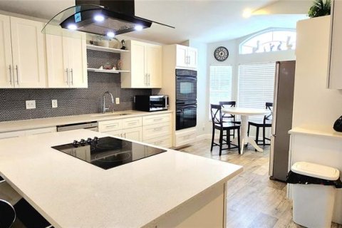 House in Orlando, Florida 3 bedrooms, 130.62 sq.m. № 2287711 - photo 10