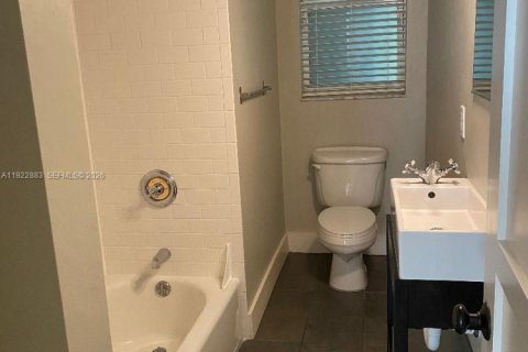 Снять в аренду квартиру в Корал-Гейблс, Флорида 1 спальня, 49.24м2, № 2082820 - фото 4