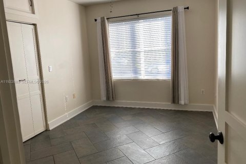 Снять в аренду квартиру в Корал-Гейблс, Флорида 1 спальня, 49.24м2, № 2082820 - фото 5