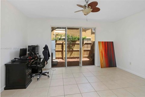Townhouse in Cutler Bay, Florida 3 bedrooms, 123.1 sq.m. № 2025163 - photo 14