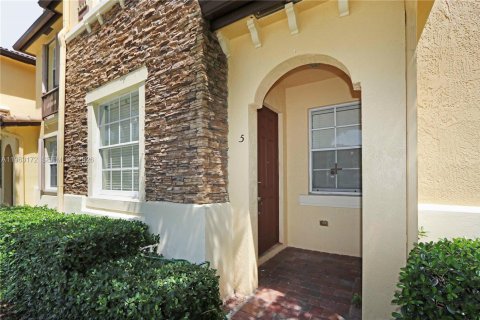 Townhouse in Cutler Bay, Florida 3 bedrooms, 123.1 sq.m. № 2025163 - photo 3