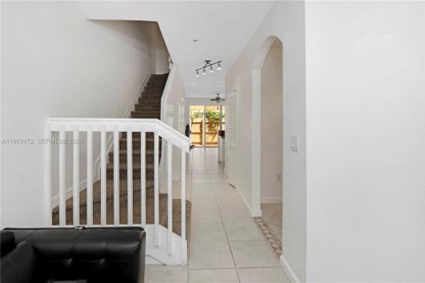 Townhouse in Cutler Bay, Florida 3 bedrooms, 123.1 sq.m. № 2025163 - photo 11