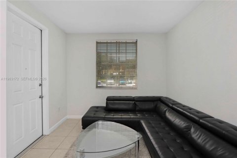 Townhouse in Cutler Bay, Florida 3 bedrooms, 123.1 sq.m. № 2025163 - photo 10