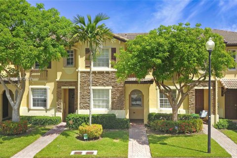 Townhouse in Cutler Bay, Florida 3 bedrooms, 123.1 sq.m. № 2025163