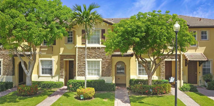 Townhouse in Cutler Bay, Florida 3 bedrooms, 123.1 sq.m. № 2025163