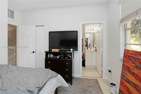 Townhouse in Cutler Bay, Florida 3 bedrooms, 123.1 sq.m. № 2025163 - photo 9