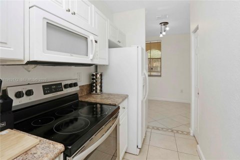 Townhouse in Cutler Bay, Florida 3 bedrooms, 123.1 sq.m. № 2025163 - photo 6