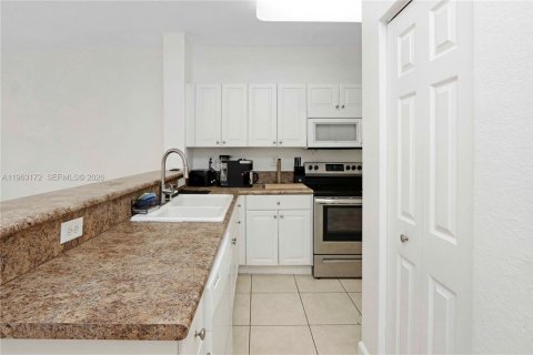 Townhouse in Cutler Bay, Florida 3 bedrooms, 123.1 sq.m. № 2025163 - photo 5