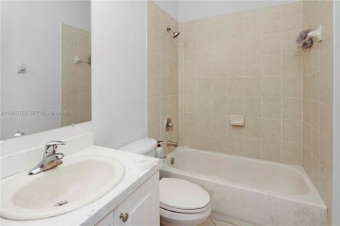 Townhouse in Cutler Bay, Florida 3 bedrooms, 123.1 sq.m. № 2025163 - photo 16