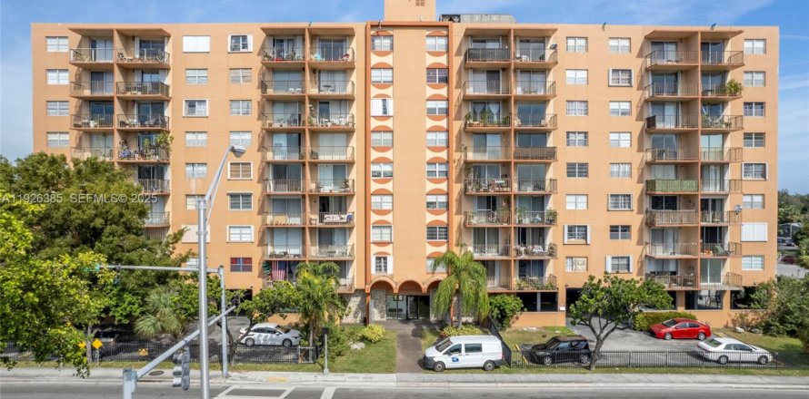 Кондоминиум с 1 спальней в Норт-Майами, Флорида № 1986469