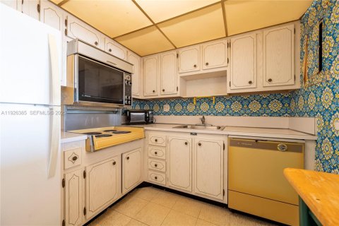 Купить кондоминиум в Норт-Майами, Флорида 1 спальня, 69.68м2, № 1986469 - фото 14