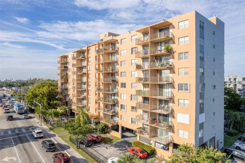 Купить кондоминиум в Норт-Майами, Флорида 1 спальня, 69.68м2, № 1986469 - фото 2