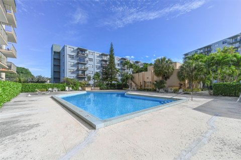 Купить кондоминиум в Норт-Майами, Флорида 1 спальня, 69.68м2, № 1986469 - фото 30