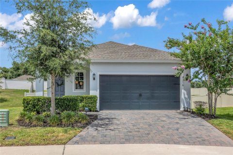 House in Clermont, Florida 4 bedrooms, 152.73 sq.m. № 2152197