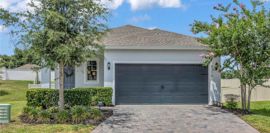 House in Clermont, Florida 4 bedrooms, 152.73 sq.m. № 2152197