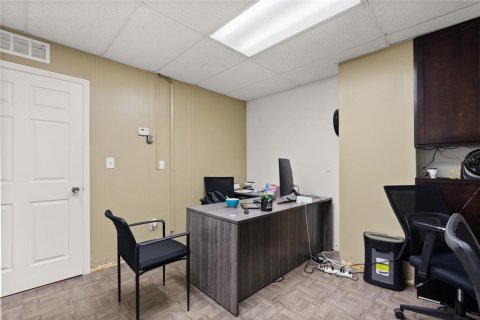 Immobilier commercial à louer à Sanford, Floride: 267.56 m2 № 2143203 - photo 3