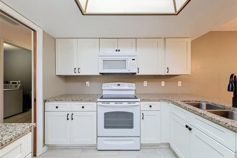 Villa ou maison à vendre à New Port Richey, Floride: 2 chambres, 105.35 m2 № 2333796 - photo 8