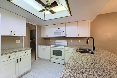 Villa ou maison à vendre à New Port Richey, Floride: 2 chambres, 105.35 m2 № 2333796 - photo 2