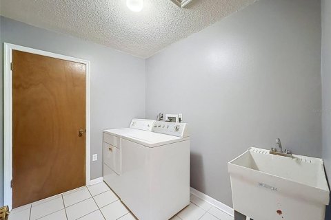 Villa ou maison à vendre à New Port Richey, Floride: 2 chambres, 105.35 m2 № 2333796 - photo 25