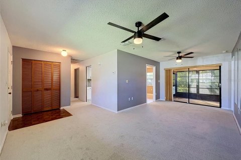 Villa ou maison à vendre à New Port Richey, Floride: 2 chambres, 105.35 m2 № 2333796 - photo 13