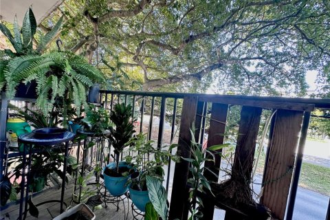 Condo in Miami, Florida, 1 bedroom  № 1988736 - photo 27