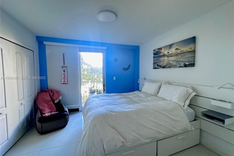 Condo in Miami, Florida, 1 bedroom  № 1988736 - photo 23