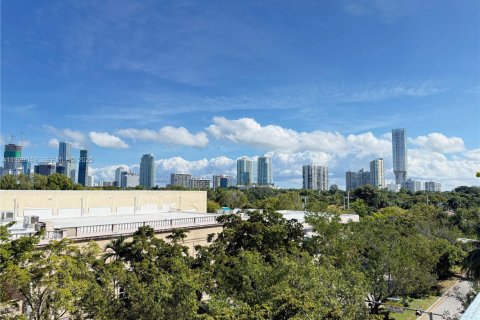 Condo in Miami, Florida, 1 bedroom  № 1988736 - photo 28