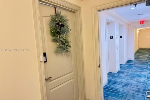 Condo in Miami, Florida, 1 bedroom  № 1988736 - photo 8