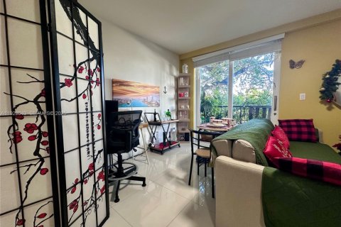 Condo in Miami, Florida, 1 bedroom  № 1988736 - photo 17