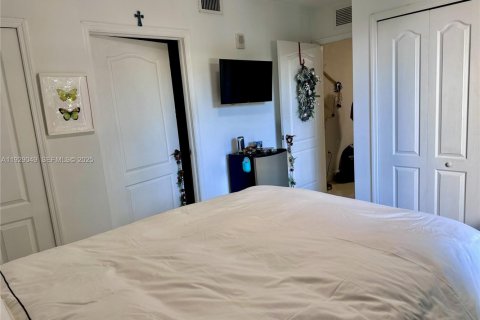 Condo in Miami, Florida, 1 bedroom  № 1988736 - photo 22